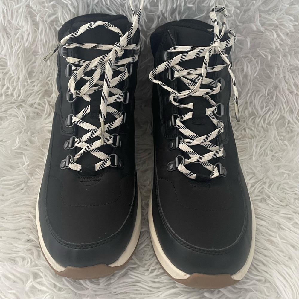 Universal Thread Lace Up High Top Sneaker